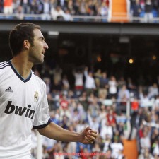 龙珠直播-法甲球队阵容分析：人员配置与阵型搭配研究